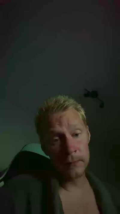 PerssoN22 live cam on Cam4