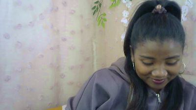 PetiteLuna2 live cam on Cam4