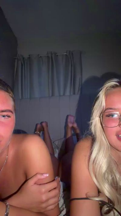 Petiteblondey live cam on Cam4