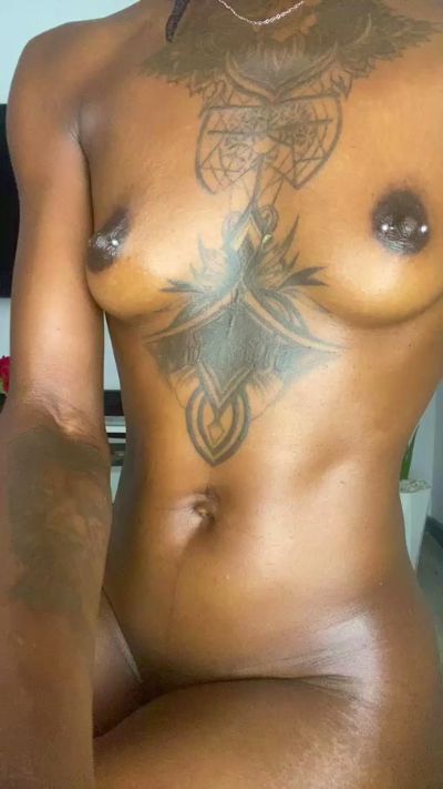 Petitebouncy live cam on Cam4
