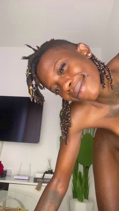 Petitebouncy live cam on Cam4
