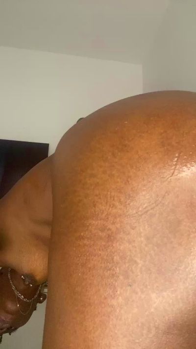 Petitebouncy live cam on Cam4