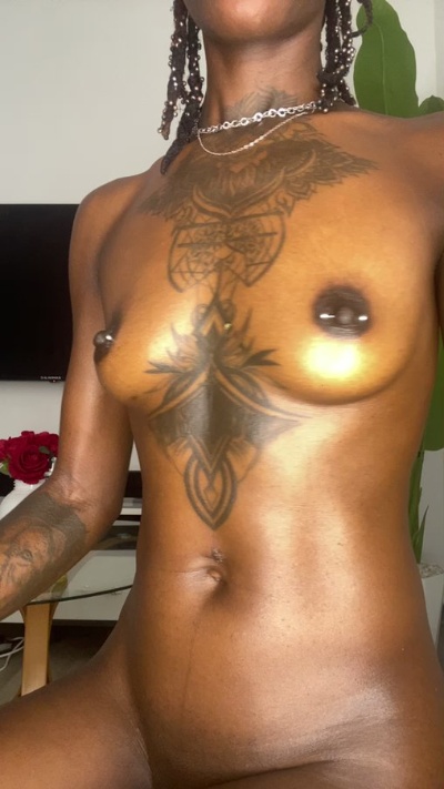 Petitebouncy live cam on Cam4
