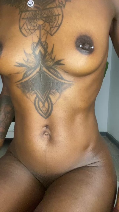 Petitebouncy live cam on Cam4