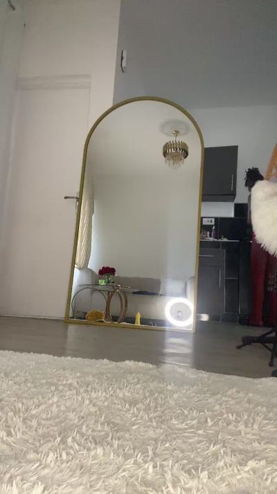 Petitebouncy live cam on Cam4