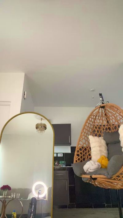 Petitebouncy live cam on Cam4