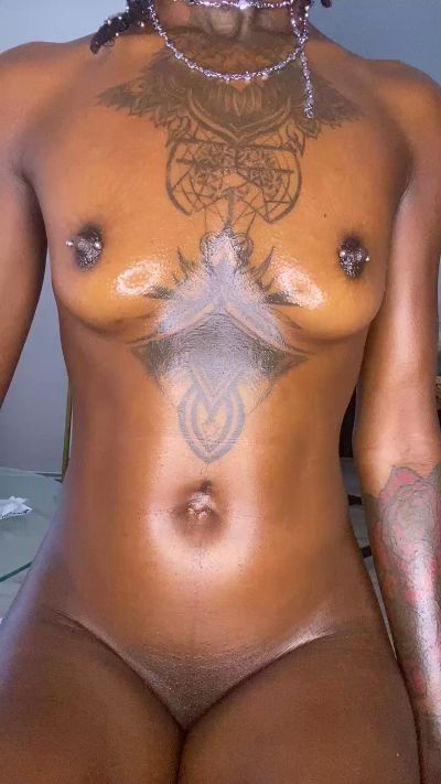 Petitebouncy live cam on Cam4