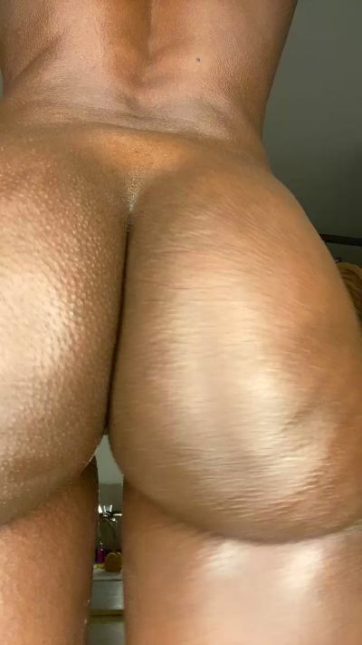 Petitebouncy live cam on Cam4