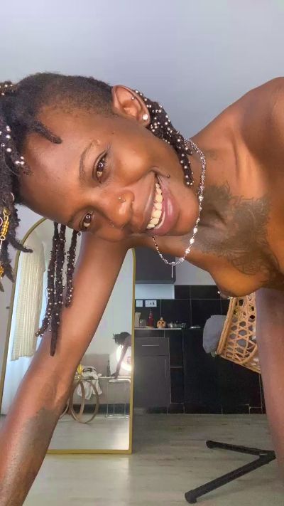 Petitebouncy live cam on Cam4