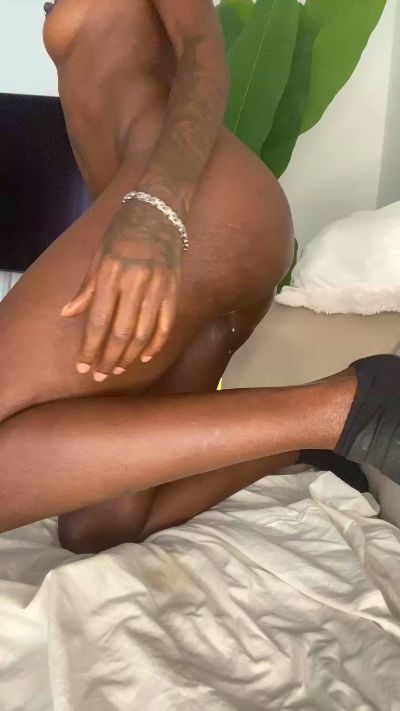 Petitebouncy live cam on Cam4