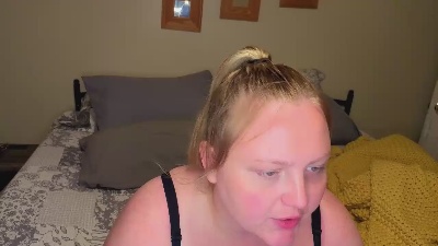 Phatassblond live cam on Cam4