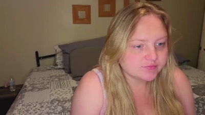 Phatassblond live cam on Cam4