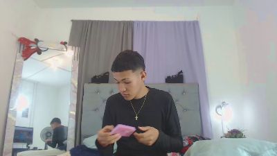 PhillipCox live cam on Cam4