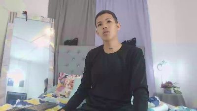 PhillipCox live cam on Cam4
