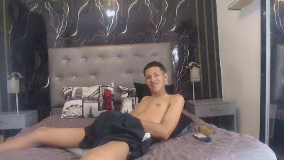 PhillipCox live cam on Cam4