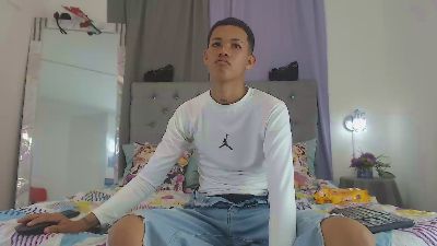 PhillipCox live cam on Cam4