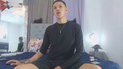 PhillipCox live cam on Cam4