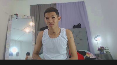PhillipCox live cam on Cam4