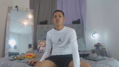 PhillipCox live cam on Cam4