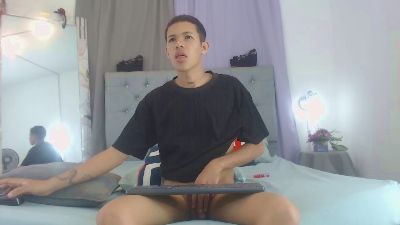 PhillipCox live cam on Cam4