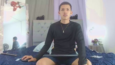 PhillipCox live cam on Cam4