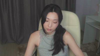 PhuongGregas live cam on Cam4
