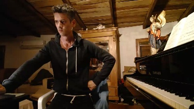 PianoTobe live cam on Cam4
