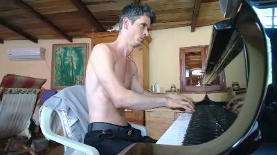 PianoTobe live cam on Cam4
