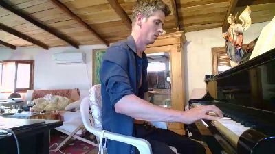 PianoTobe live cam on Cam4