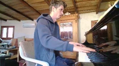PianoTobe live cam on Cam4