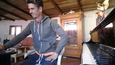 PianoTobe live cam on Cam4