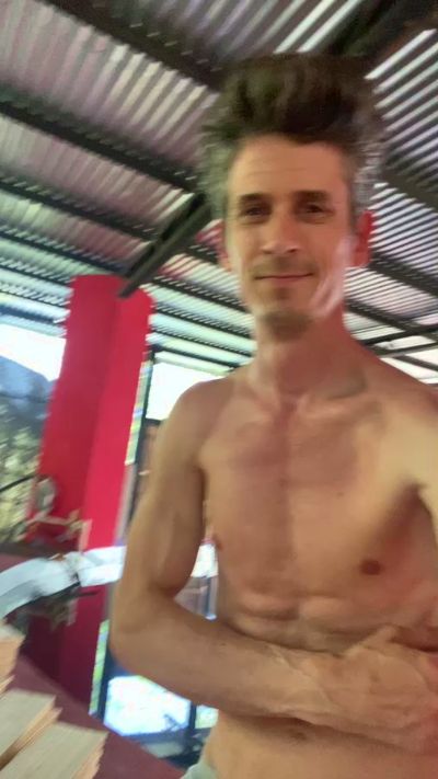 PianoTobe live cam on Cam4