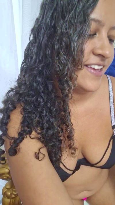PieldeChocolate live cam on Cam4