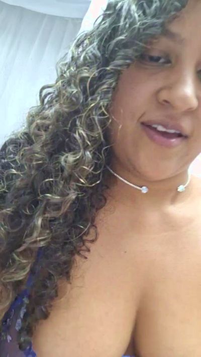 PieldeChocolate live cam on Cam4