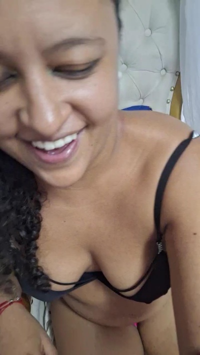 PieldeChocolate live cam on Cam4