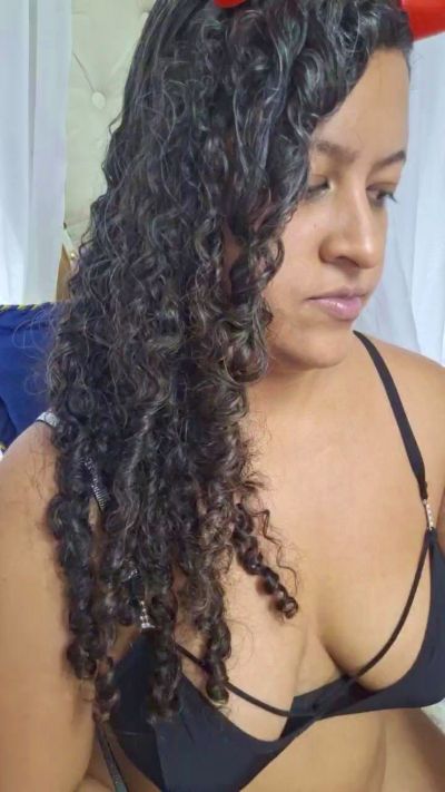 PieldeChocolate live cam on Cam4