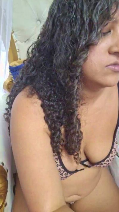 PieldeChocolate live cam on Cam4