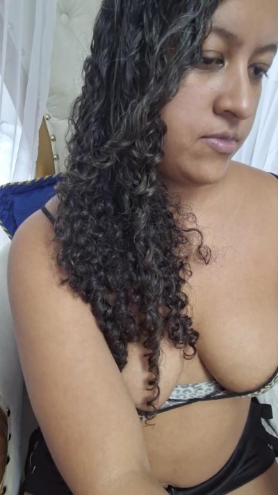PieldeChocolate live cam on Cam4