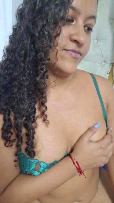 PieldeChocolate live cam on Cam4