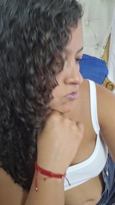 PieldeChocolate live cam on Cam4
