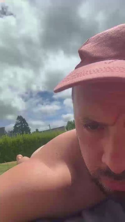 Pierre22777 live cam on Cam4