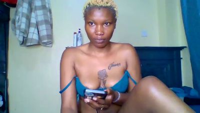 Pinky_shyee live cam on Cam4