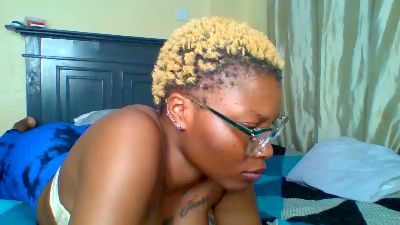 Pinky_shyee live cam on Cam4