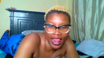 Pinky_shyee live cam on Cam4
