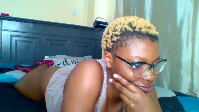 Pinky_shyee live cam on Cam4