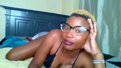Pinky_shyee live cam on Cam4