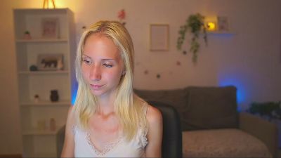 Piper_Perri_18 live cam on Cam4