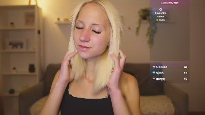 Piper_Perri_18 live cam on Cam4