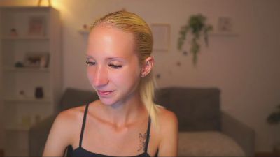 Piper_Perri_18 live cam on Cam4