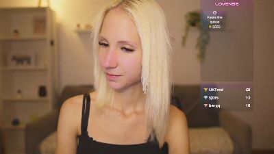 Piper_Perri_18 live cam on Cam4